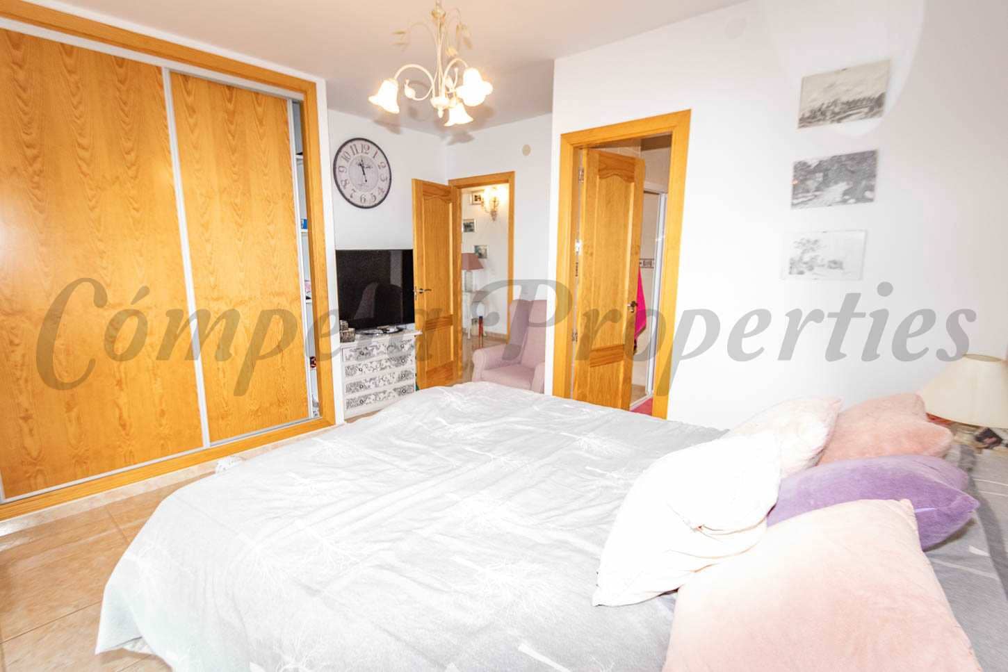 4 sypialnia Finka/Dom wiejski na sprzedaż w Torrox z basenem garażem - 425 000 € (Ref: 8741896)