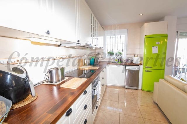 4 sypialnia Finka/Dom wiejski na sprzedaż w Torrox z basenem garażem - 425 000 € (Ref: 8741896)