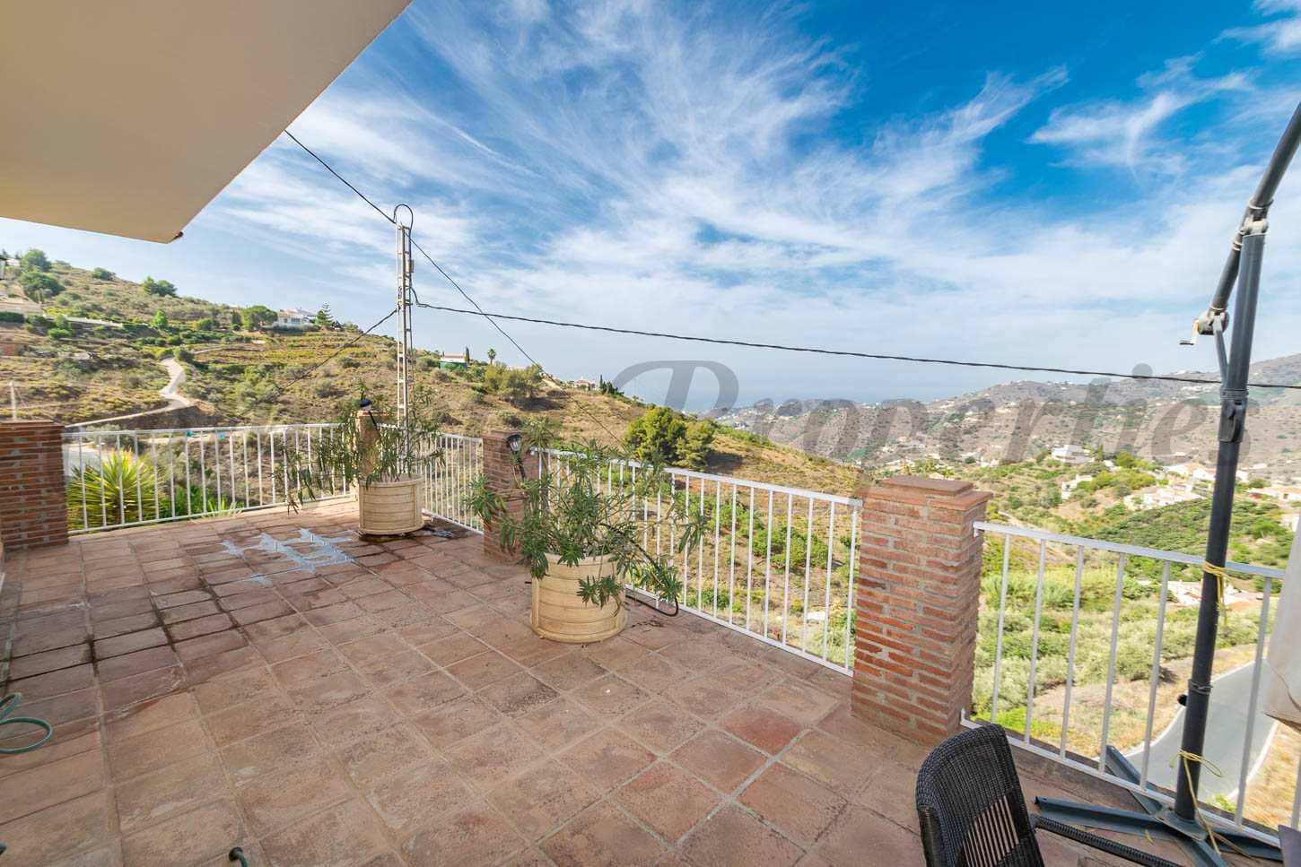 4 sypialnia Finka/Dom wiejski na sprzedaż w Torrox z basenem garażem - 425 000 € (Ref: 8741896)