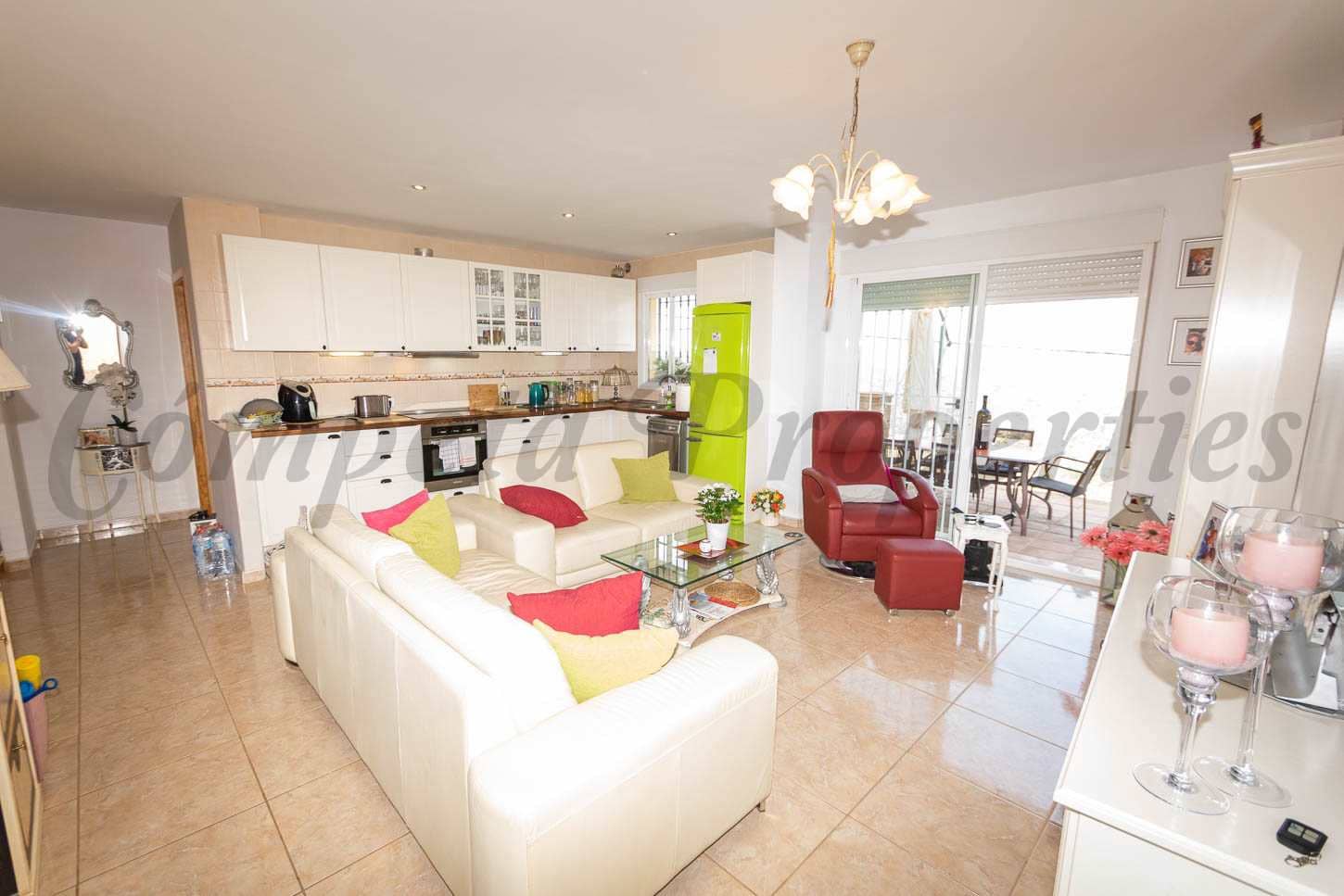 4 sypialnia Finka/Dom wiejski na sprzedaż w Torrox z basenem garażem - 425 000 € (Ref: 8741896)