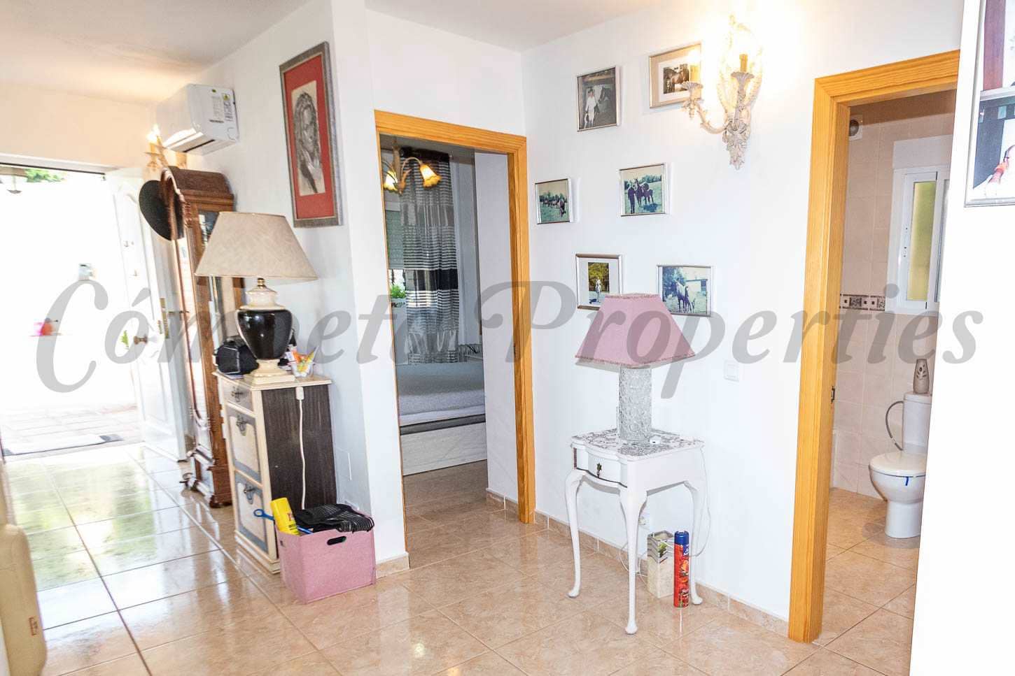 4 sypialnia Finka/Dom wiejski na sprzedaż w Torrox z basenem garażem - 425 000 € (Ref: 8741896)