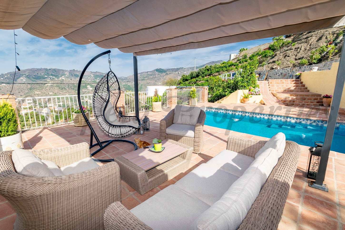 4 sypialnia Finka/Dom wiejski na sprzedaż w Torrox z basenem garażem - 425 000 € (Ref: 8741896)