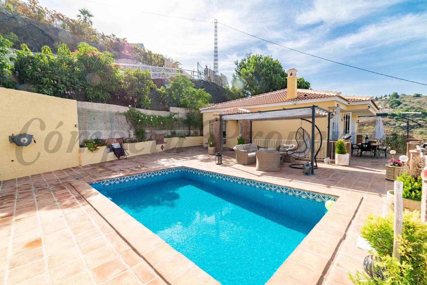 4 sypialnia Finka/Dom wiejski na sprzedaż w Torrox z basenem garażem - 425 000 € (Ref: 8741896)