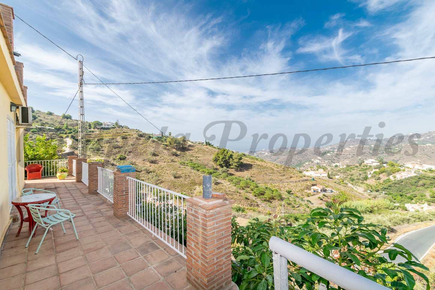 4 sypialnia Finka/Dom wiejski na sprzedaż w Torrox z basenem garażem - 425 000 € (Ref: 8741896)