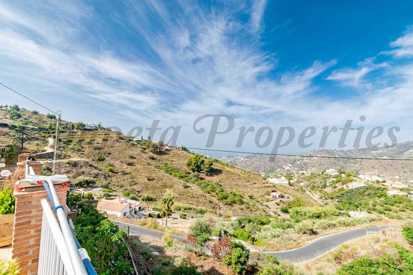 4 sypialnia Finka/Dom wiejski na sprzedaż w Torrox z basenem garażem - 425 000 € (Ref: 8741896)