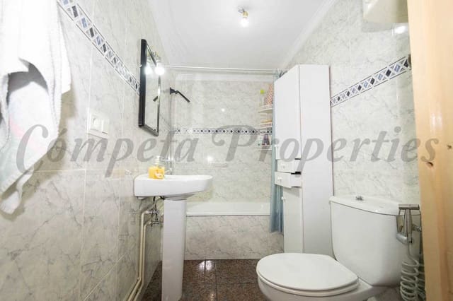2 slaapkamer Huis te koop in Torrox - € 77.500 (Ref: 8744701)