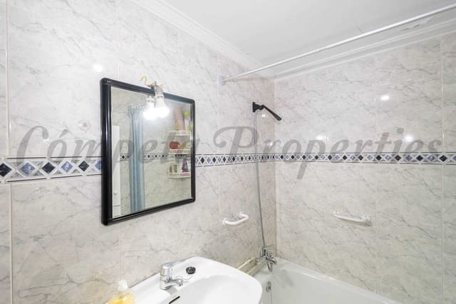 2 slaapkamer Huis te koop in Torrox - € 77.500 (Ref: 8744701)