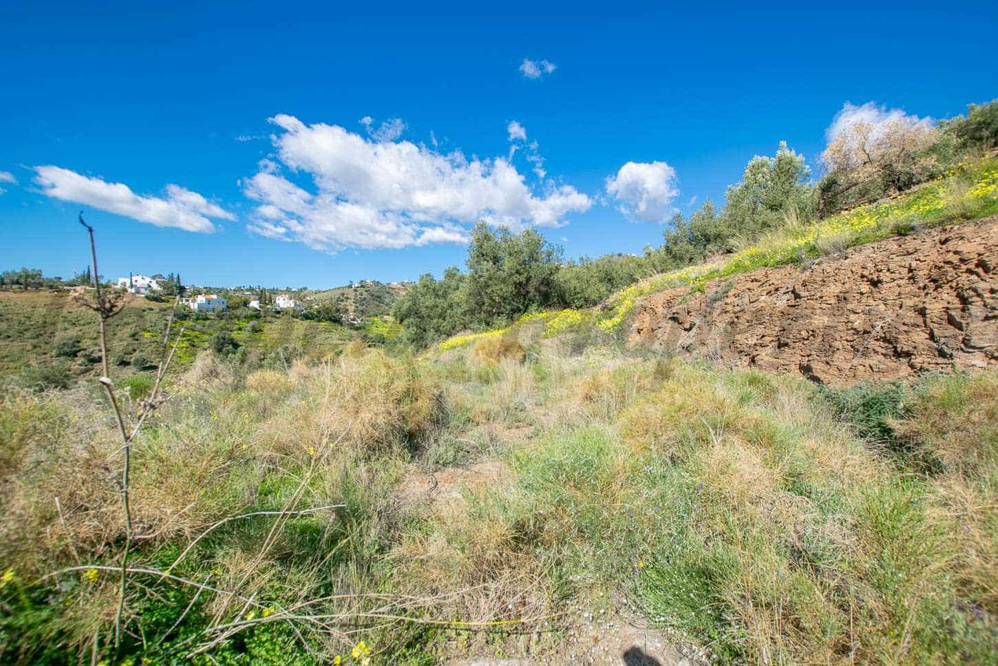 Grunde uden byggetilladelser til salg i Sayalonga - € 40.500 (Ref: 8787147)