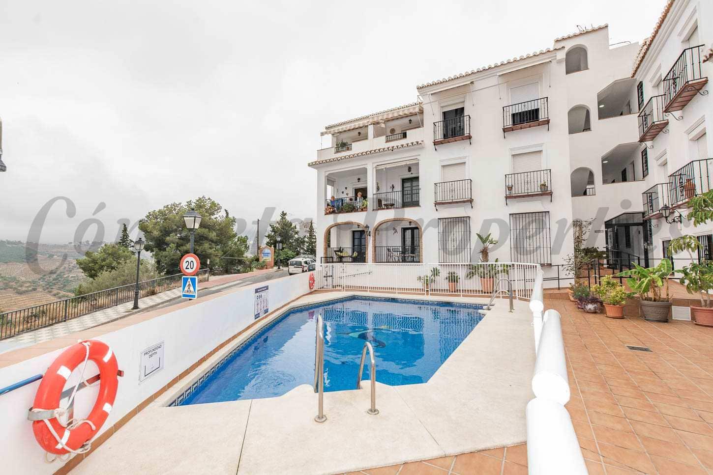 2 soveværelse Lejlighed til leje i Frigiliana med swimmingpool - € 990 (Ref: 8810611)