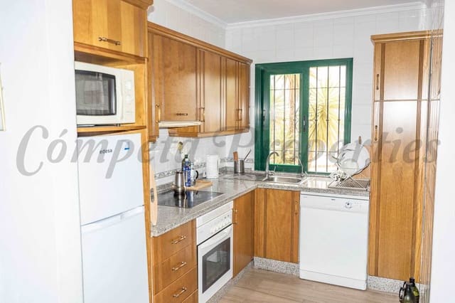 2 bedroom Apartment for rent in Frigiliana with pool - € 990 (Ref: 8810611)