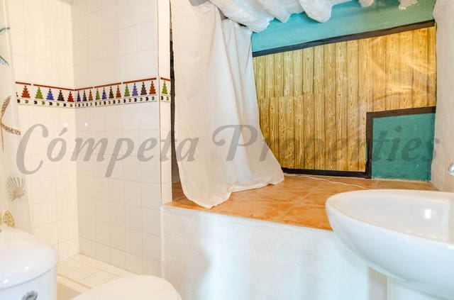 Casa de 4 habitaciones en Cómpeta en venta - 180.000 € (Ref: 8856002)