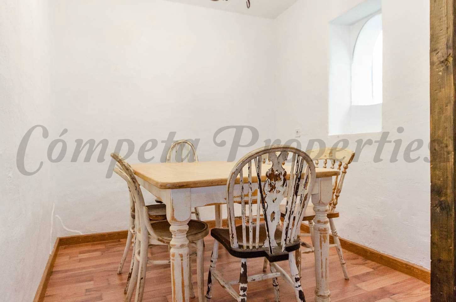 Casa de 4 habitaciones en Cómpeta en venta - 180.000 € (Ref: 8856002)