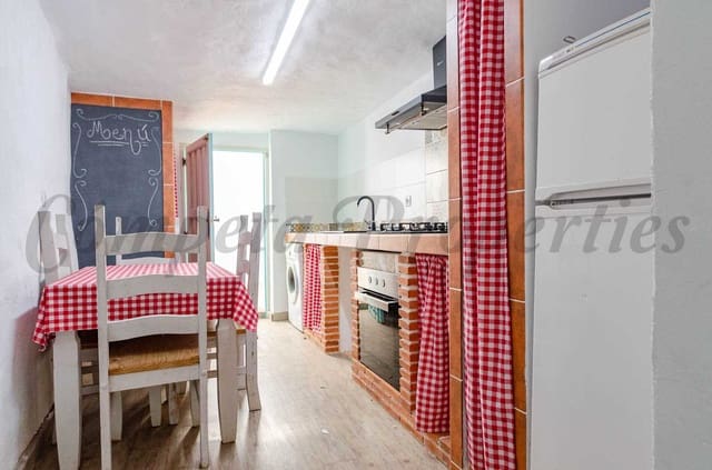 Casa de 4 habitaciones en Cómpeta en venta - 180.000 € (Ref: 8856002)