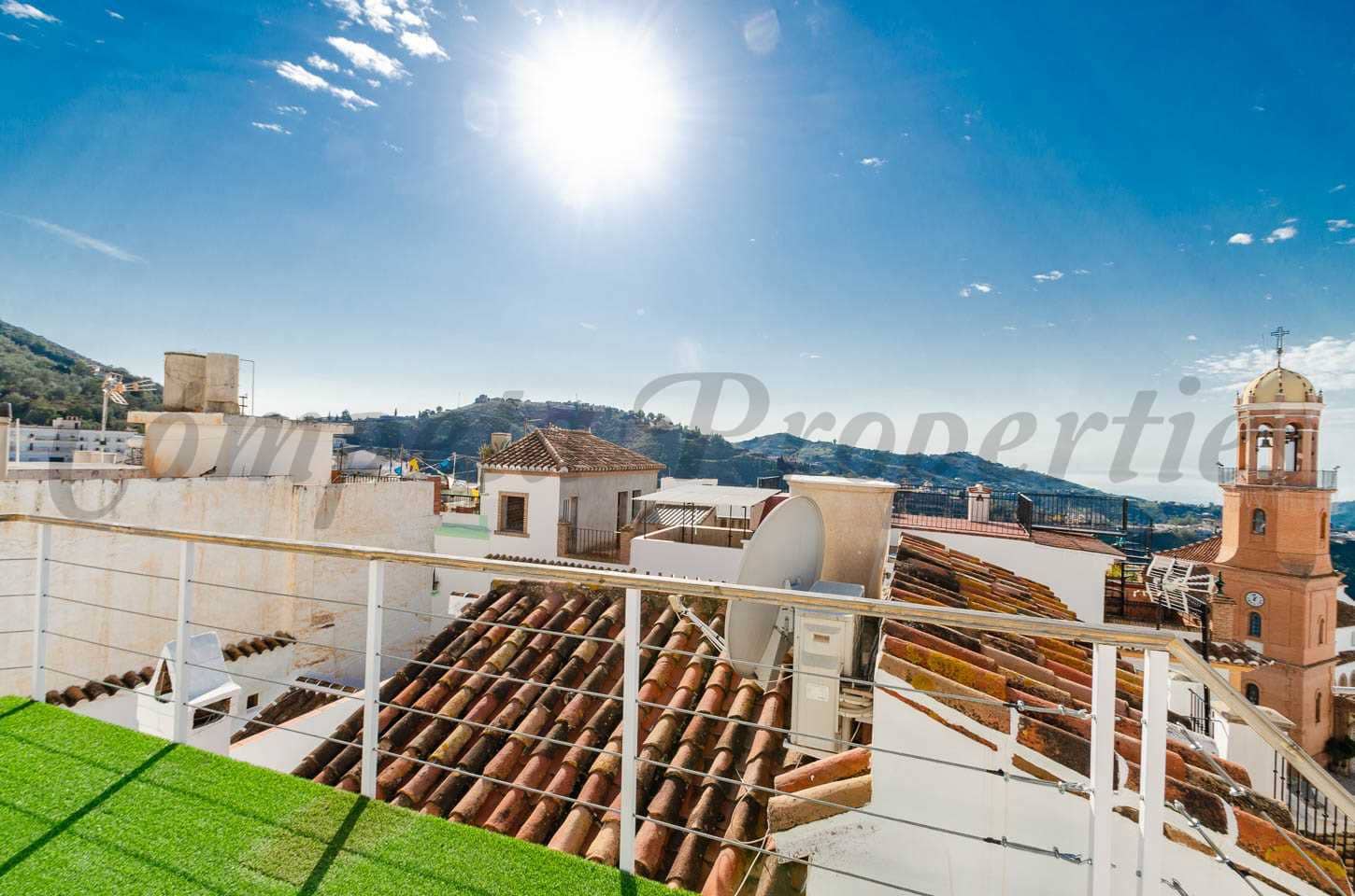 Casa de 4 habitaciones en Cómpeta en venta - 180.000 € (Ref: 8856002)