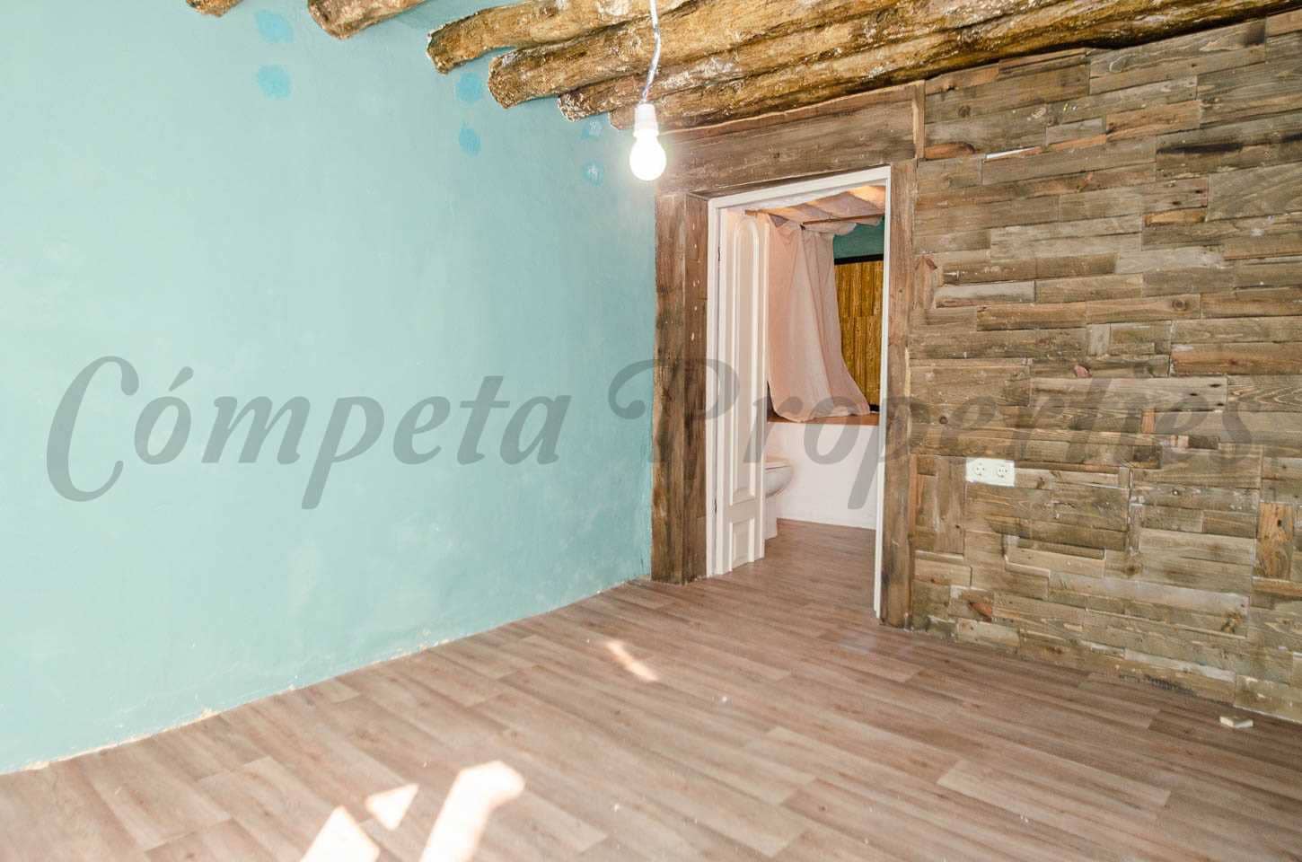 Casa de 4 habitaciones en Cómpeta en venta - 180.000 € (Ref: 8856002)