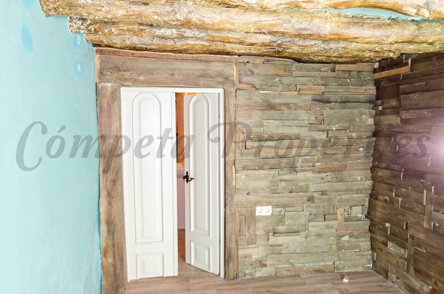 Casa de 4 habitaciones en Cómpeta en venta - 180.000 € (Ref: 8856002)