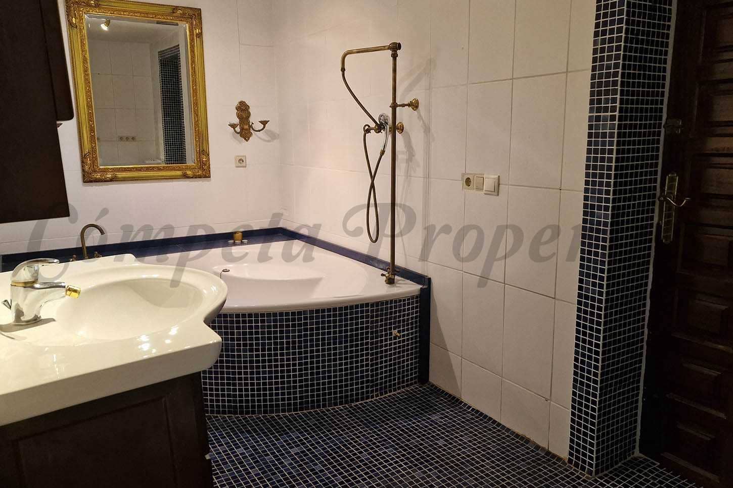 8 slaapkamer Gastenverblijf/B&B te koop in Sedella met zwembad garage - € 695.000 (Ref: 8882281)