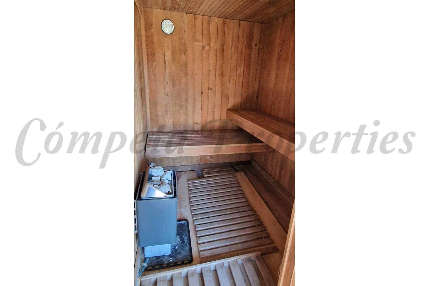 8 slaapkamer Gastenverblijf/B&B te koop in Sedella met zwembad garage - € 695.000 (Ref: 8882281)