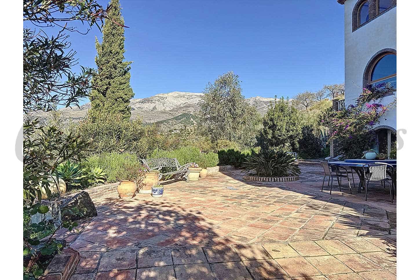 8 slaapkamer Gastenverblijf/B&B te koop in Sedella met zwembad garage - € 695.000 (Ref: 8882281)