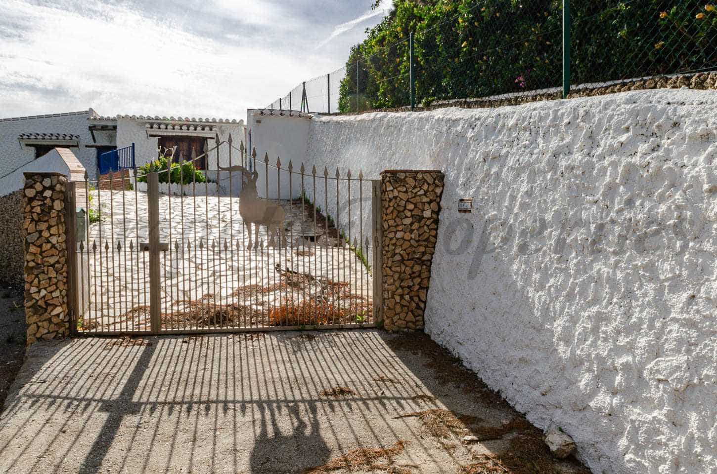 2 slaapkamer Villa te koop in Competa met zwembad - € 200.000 (Ref: 8894059)