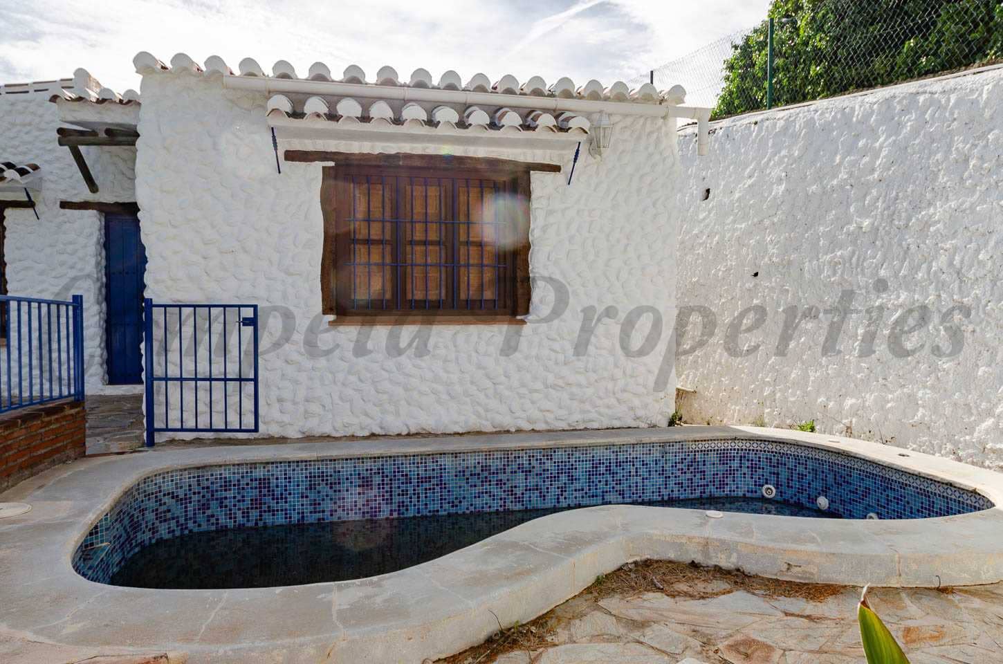 2 slaapkamer Villa te koop in Competa met zwembad - € 200.000 (Ref: 8894059)