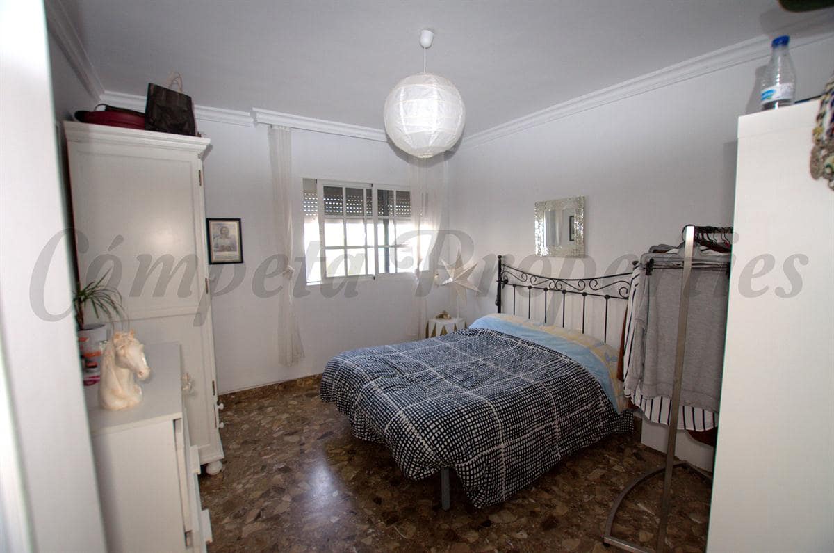 4 soveværelse Virksomhed til salg i Competa - € 550.000 (Ref: 8902721)