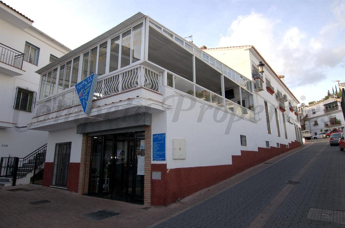 4 bedroom Business for sale in Competa - € 550,000 (Ref: 8902721)