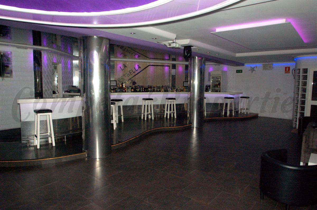 4 soveværelse Virksomhed til salg i Competa - € 550.000 (Ref: 8902721)