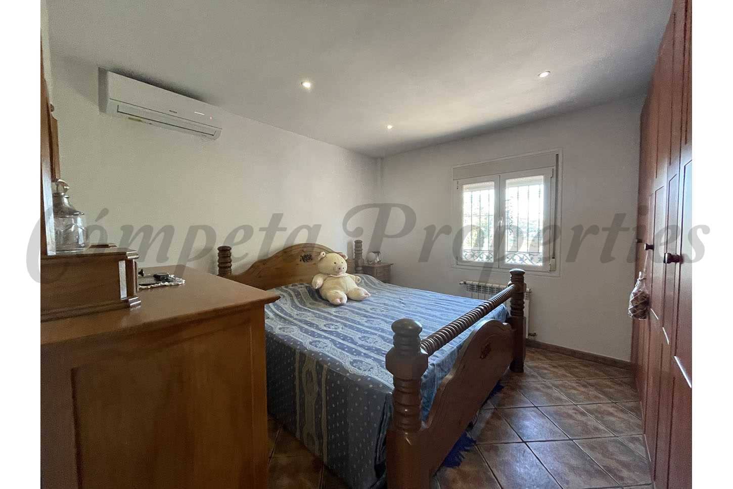 4 slaapkamer Villa te koop in Competa - € 340.000 (Ref: 8911435)