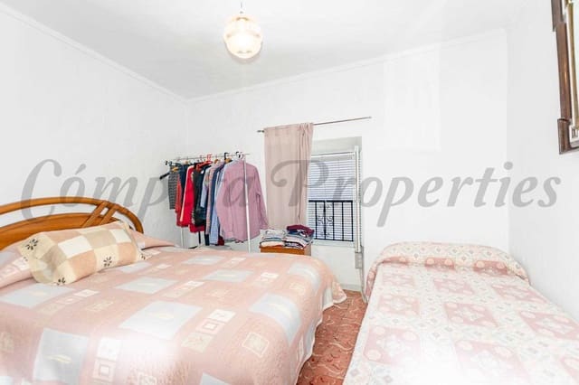 4 bedroom Townhouse for sale in Cómpeta - € 145,000 (Ref: 8931624)