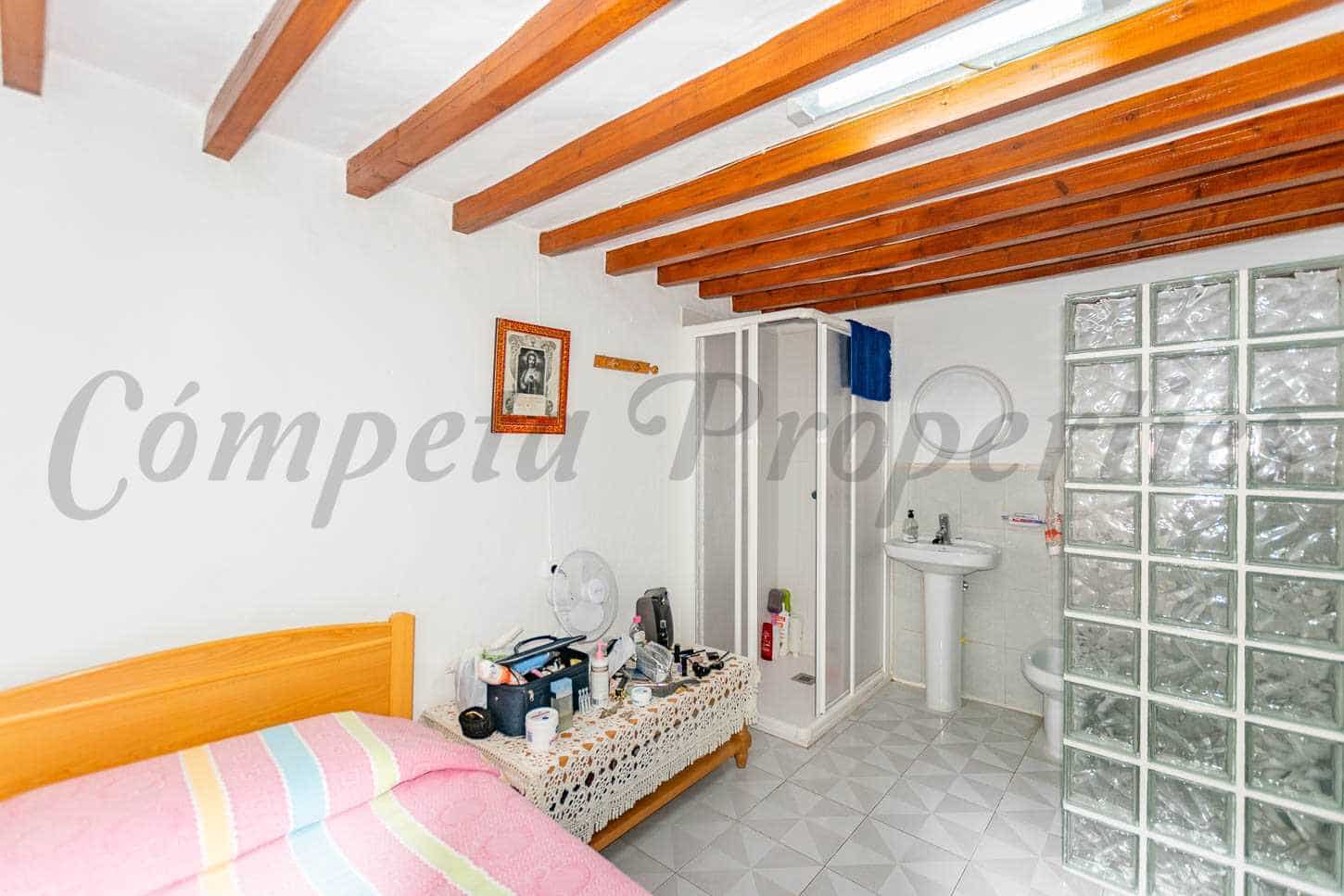 4 bedroom Townhouse for sale in Competa - € 145,000 (Ref: 8931624)