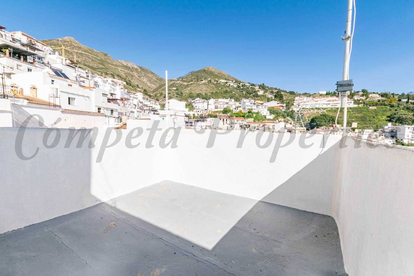 4 bedroom Townhouse for sale in Competa - € 145,000 (Ref: 8931624)