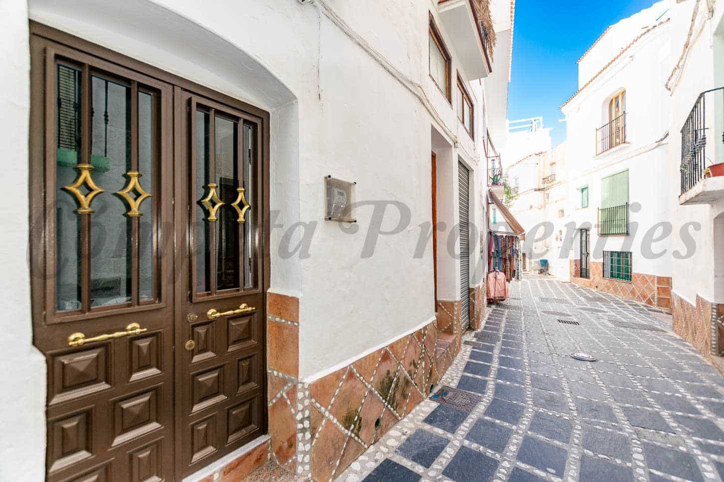 4 bedroom Townhouse for sale in Competa - € 145,000 (Ref: 8931624)