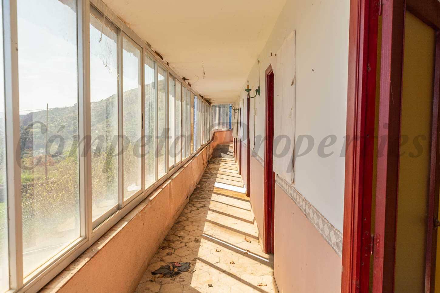 16 soveværelse Hotel til salg i Granada by med swimmingpool garage - € 360.000 (Ref: 8933459)