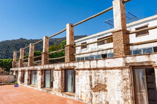 16 bedroom Hotel for sale in Granada city with pool garage - € 360,000 (Ref: 8933459)