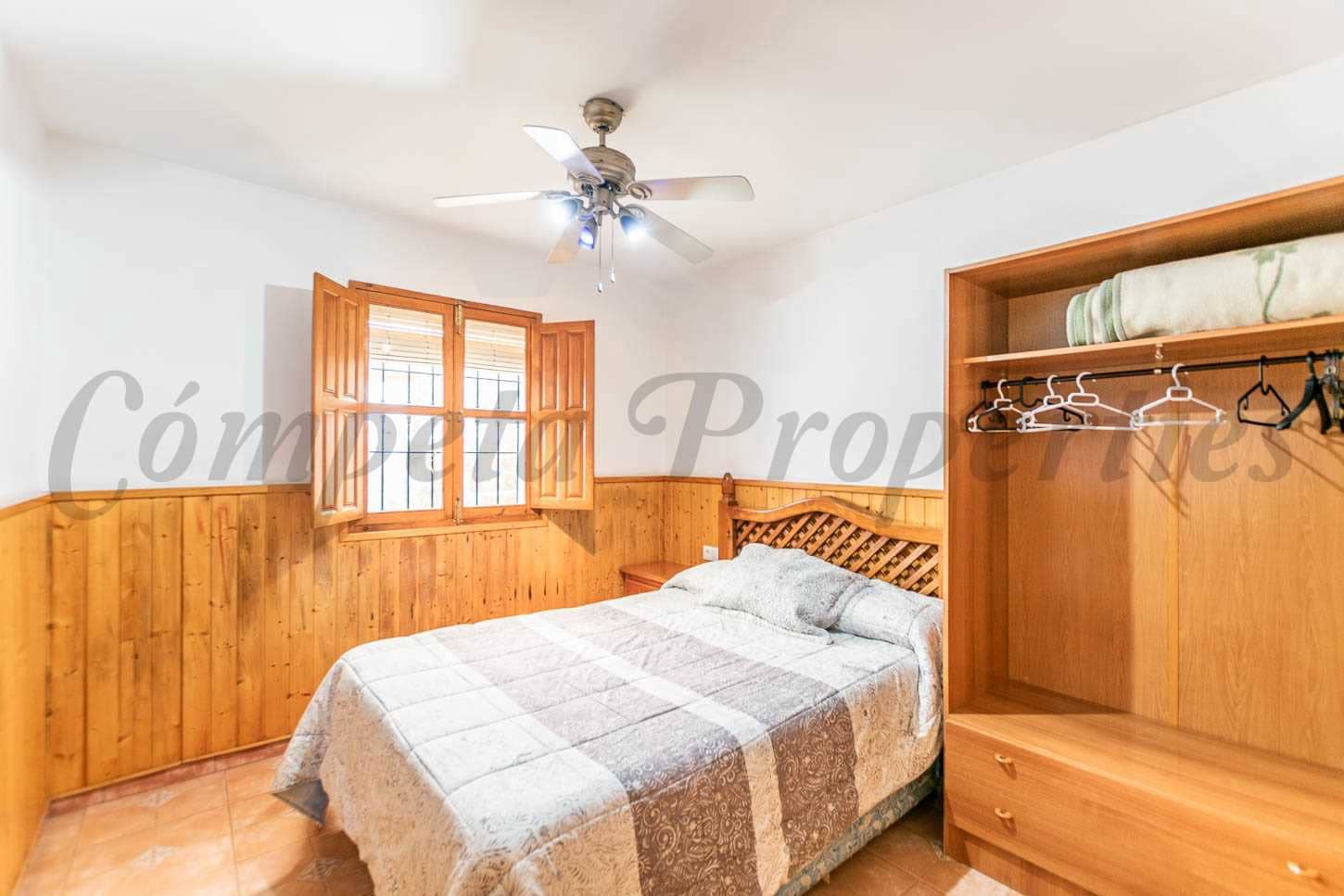 3 sovrum Finca/Hus på landet till salu i Sayalonga med pool garage - 365 000 € (Ref: 8935973)