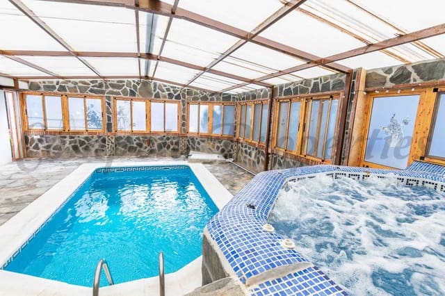 3 soveværelse Finca/Landehus til salg i Sayalonga med swimmingpool garage - € 365.000 (Ref: 8935973)