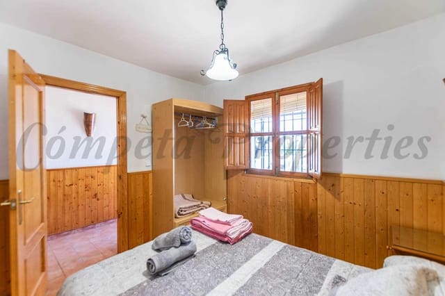 3 soveværelse Finca/Landehus til salg i Sayalonga med swimmingpool garage - € 365.000 (Ref: 8935973)