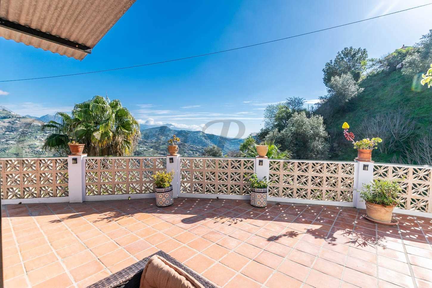 3 sovrum Finca/Hus på landet till salu i Sayalonga med pool garage - 365 000 € (Ref: 8935973)