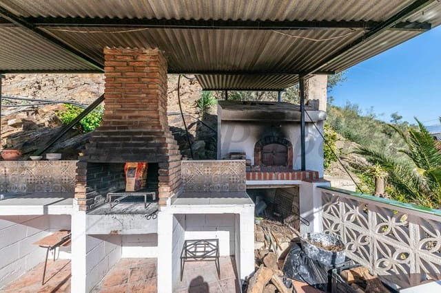 3 soveværelse Finca/Landehus til salg i Sayalonga med swimmingpool garage - € 365.000 (Ref: 8935973)