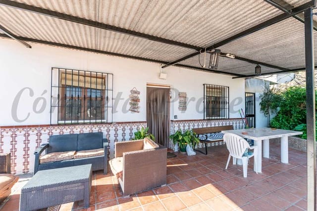 3 soveværelse Finca/Landehus til salg i Sayalonga med swimmingpool garage - € 365.000 (Ref: 8935973)