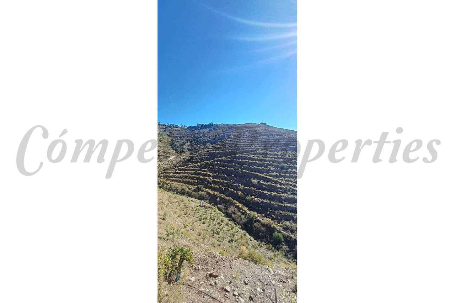 Grunde uden byggetilladelser til salg i Torrox-Costa - € 235.000 (Ref: 8941667)