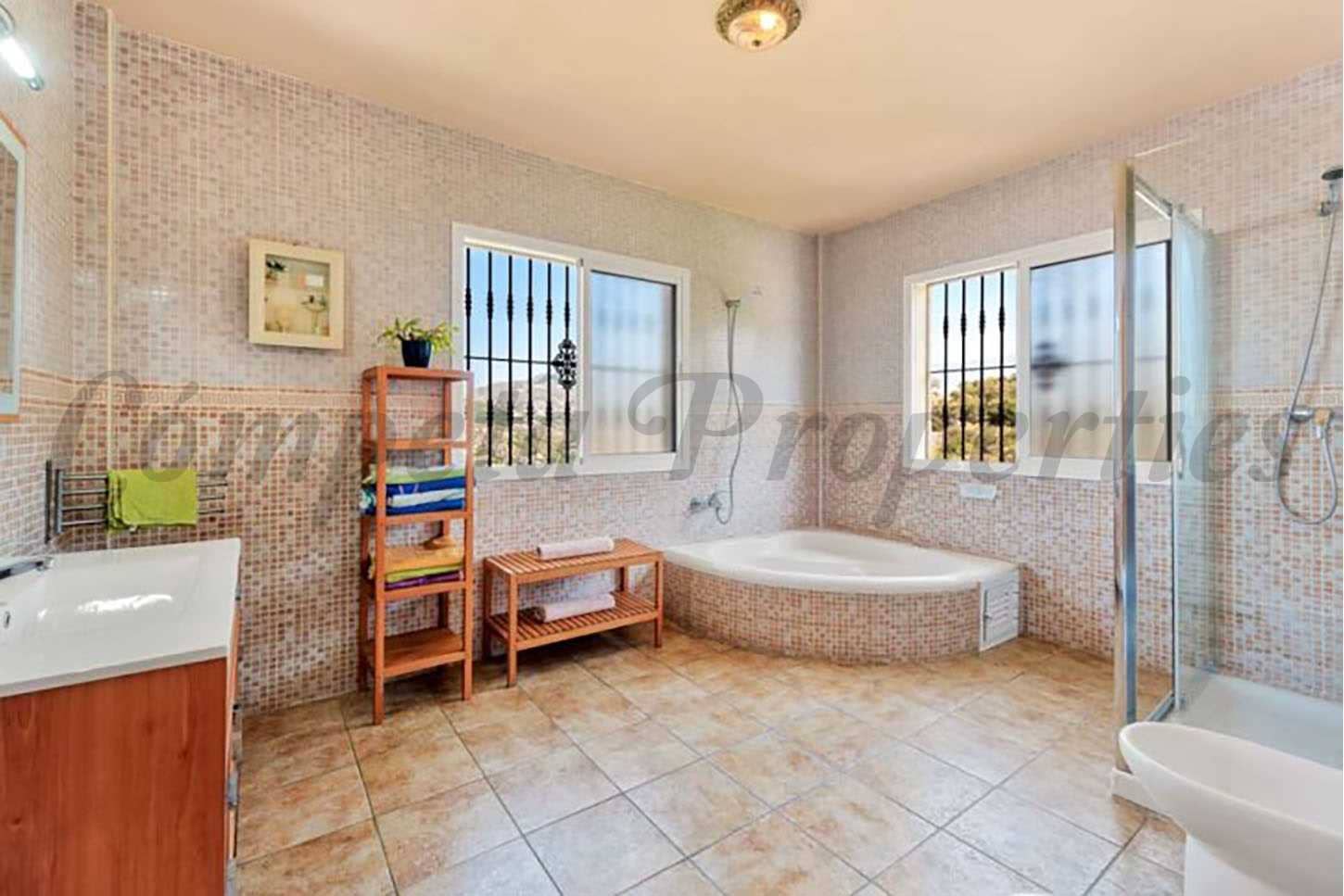 4 sypialnia Finka/Dom wiejski do wynajęcia w Torrox z basenem - 1 600 € (Ref: 8944812)