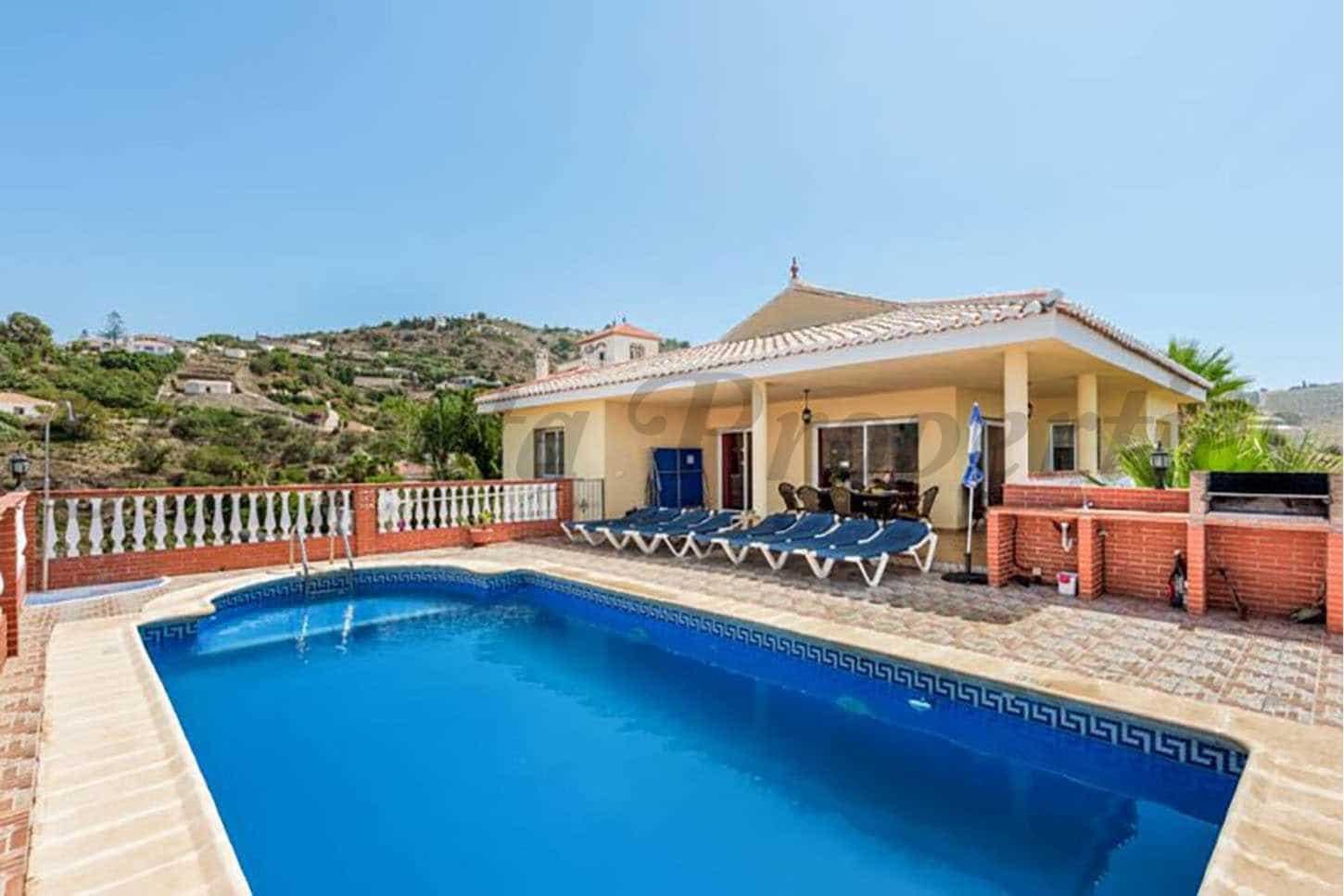 4 sypialnia Finka/Dom wiejski do wynajęcia w Torrox z basenem - 1 600 € (Ref: 8944812)