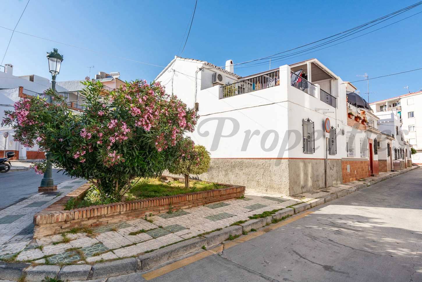3 sypialnia Dom na sprzedaż w Nerja - 345 000 € (Ref: 8950957)