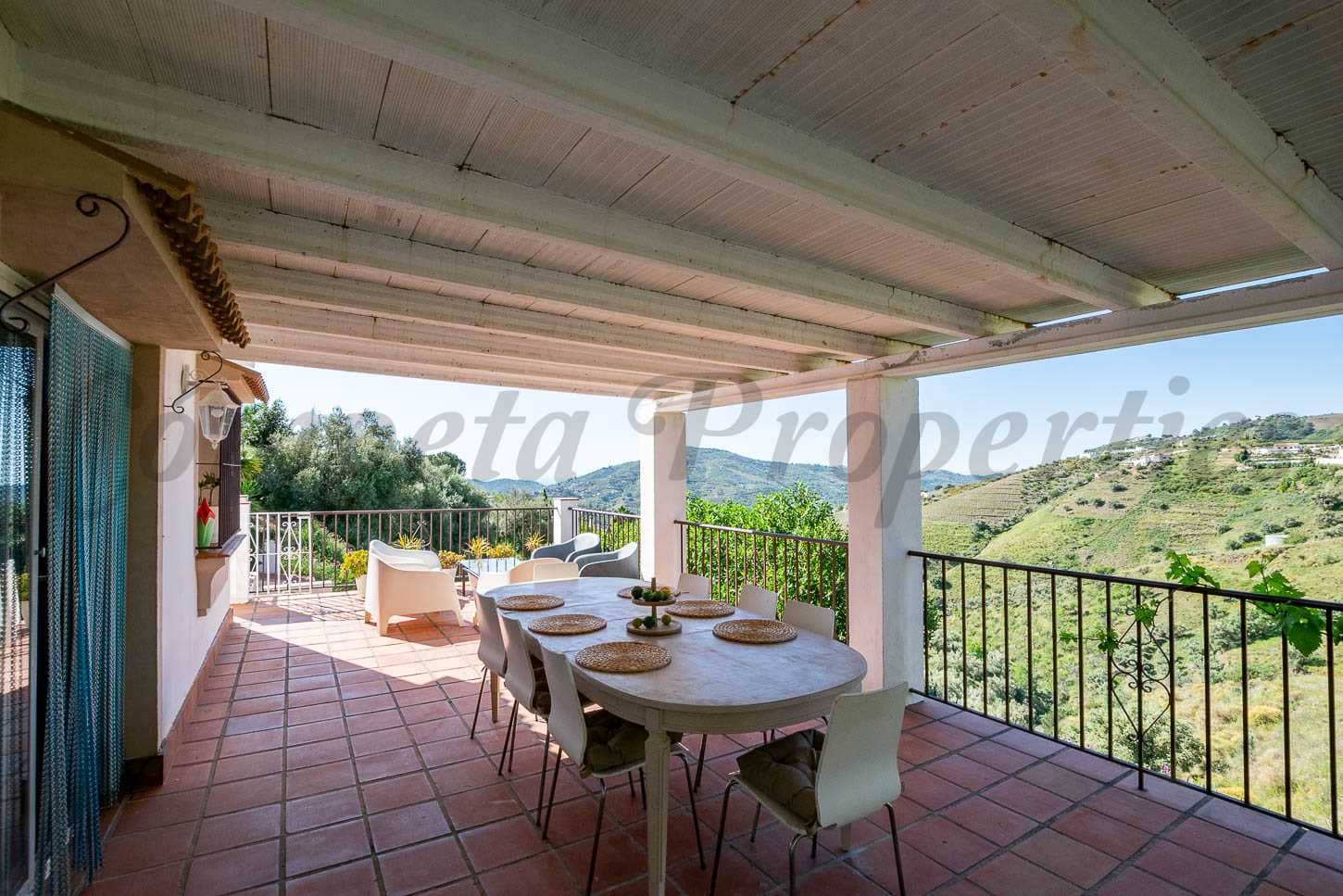 4 soveværelse Villa til salg i Competa med swimmingpool - € 499.000 (Ref: 8970901)