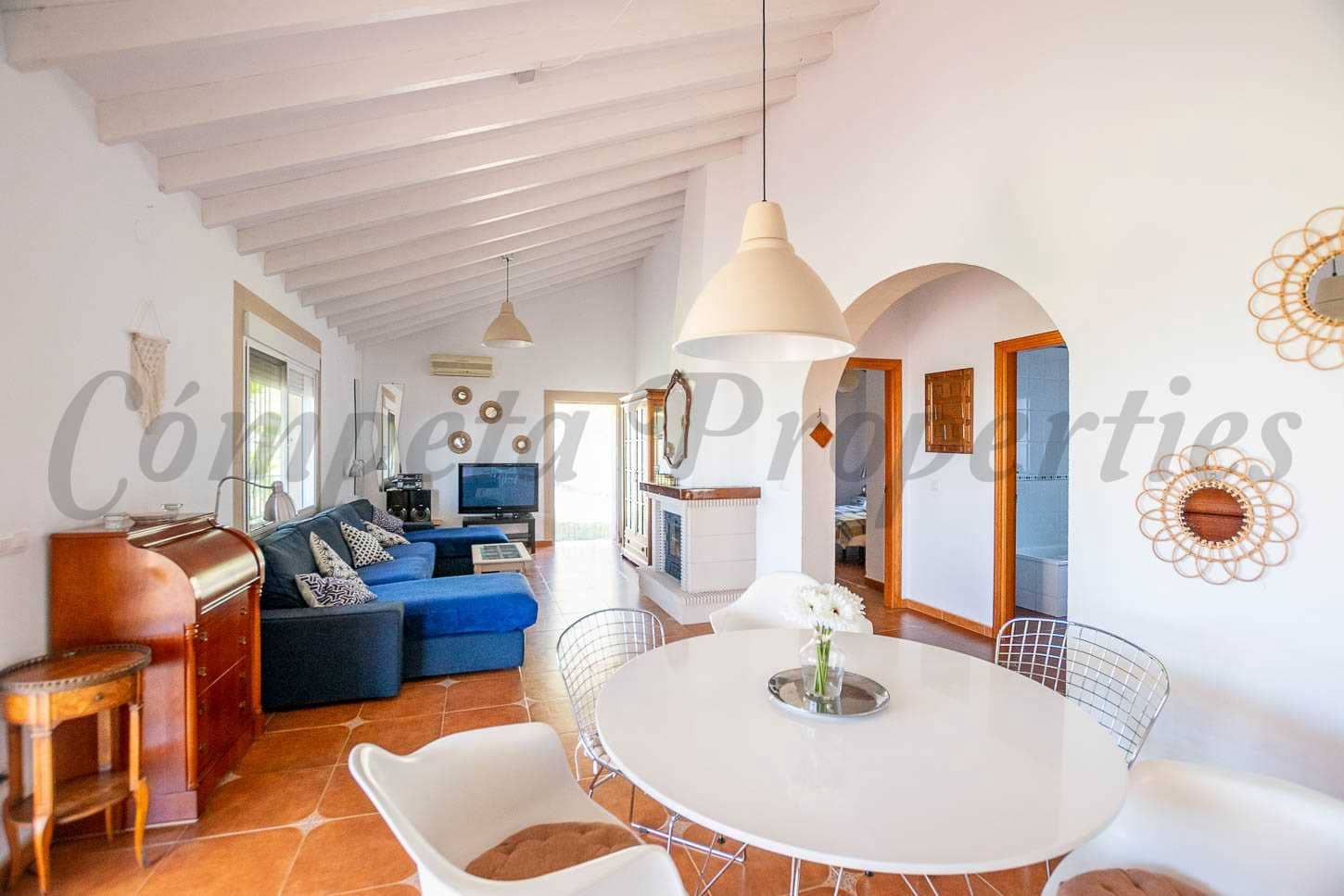 4 soveværelse Villa til salg i Competa med swimmingpool - € 499.000 (Ref: 8970901)