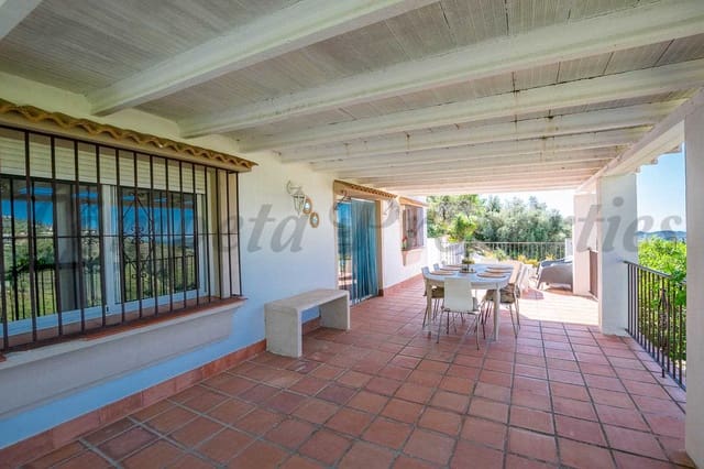 Chalet de 4 habitaciones en Cómpeta en venta con piscina - 499.000 € (Ref: 8970901)