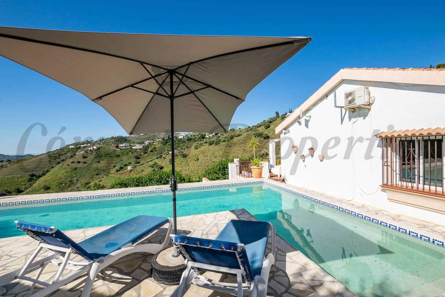 4 soveværelse Villa til salg i Competa med swimmingpool - € 499.000 (Ref: 8970901)