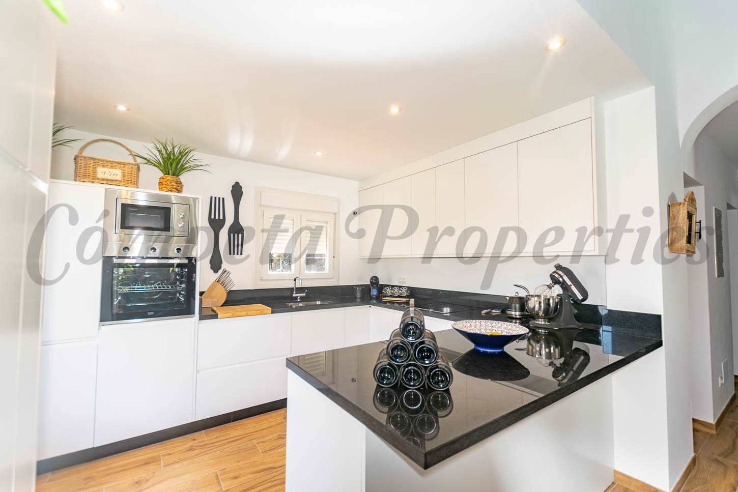 6 sypialnia Finka/Dom wiejski na sprzedaż w Torrox z basenem garażem - 795 000 € (Ref: 8979677)